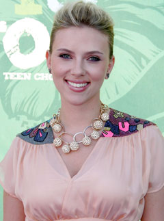 Marie Claire celebrity news: Scarlett Johansson at the Teen Choice Awards
