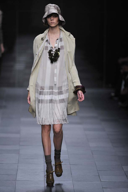 Marie Claire Fashion: Milan Fashion Week - Burberry S/S 2009