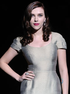 Scarlett Johansson-Milan Fashion Week-Dolce and Gabbana A/W 2009-Celebrity Photos-02 March 2009