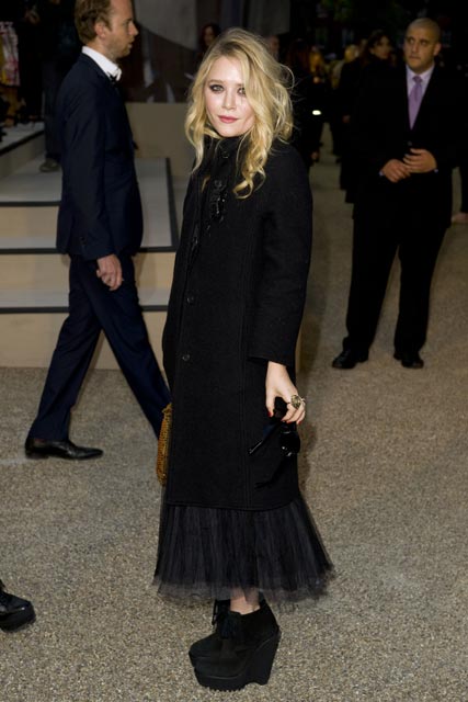 Mary-Kate-Olsen-Burberry show S/S 2010-London Fashion Week-22 September 2009