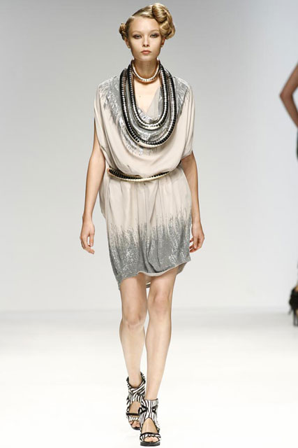Amanda Wakeley S/S 2010 - London Fashion Week - Marie Claire