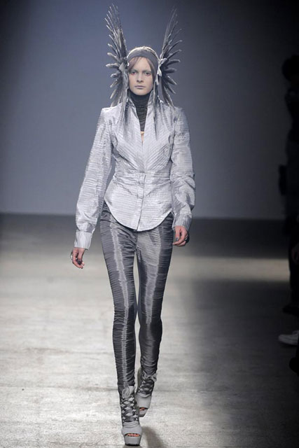 Gareth Pugh Spring/Summer 2010 - Paris Fashion Week - Marie Claire