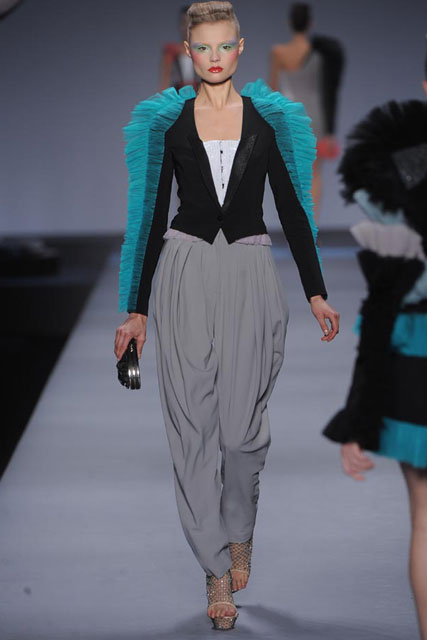 Viktor & Rolf Spring/Summer 2010 - Paris Fashion Week - Marie Claire