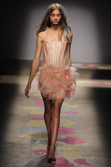 Giles Deacon Spring/Summer 2010 - Paris Fashion Week - Marie Claire