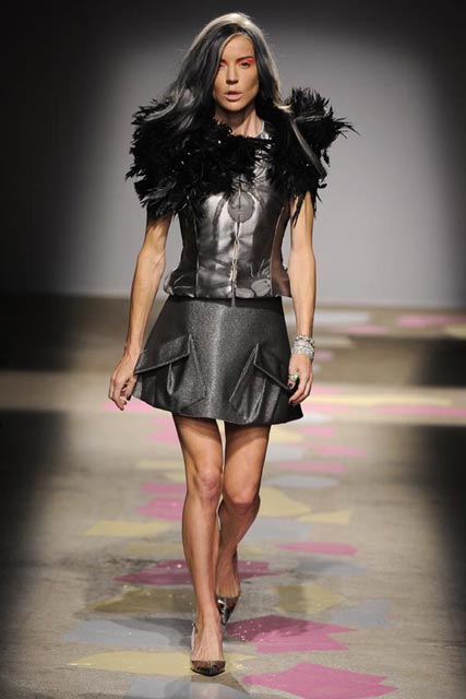 Giles Deacon Spring/Summer 2010 - Paris Fashion Week - Marie Claire