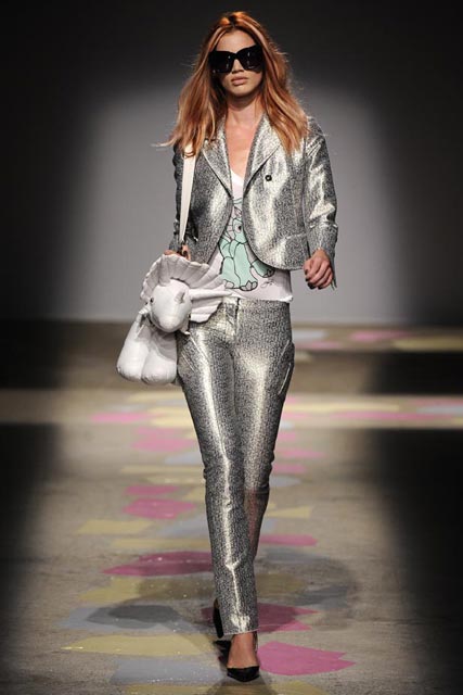 Giles Deacon Spring/Summer 2010 - Paris Fashion Week - Marie Claire