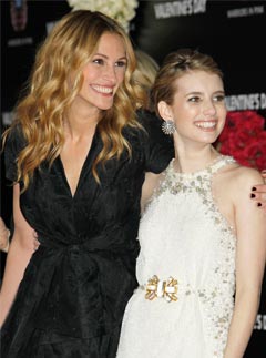 Julia Roberts and Emma Roberts at the Valentine's Day premiere
