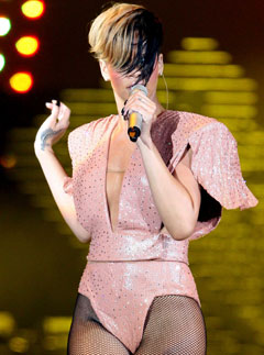Rihanna - Rihanna hospitalised in Switzerland - Celebrity News - Marie Claire
