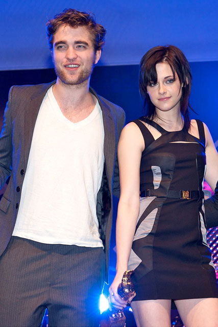 Robert Pattinson and Kristen Stewart - Twilight stars red carpet style - Marie Claire