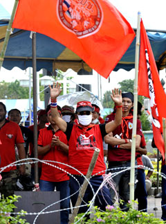 Thailand protestors - Thailand travel warning - Travel News - Marie Claire