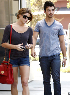 Spotted! Ashley Greene and Joe Jonas on a daytime date - Pics, pictures, LA, Hollywood, dating, couple, romance, coffee, shop, celebrity, Twilight, Jonas Brothers, news, Marie Claire