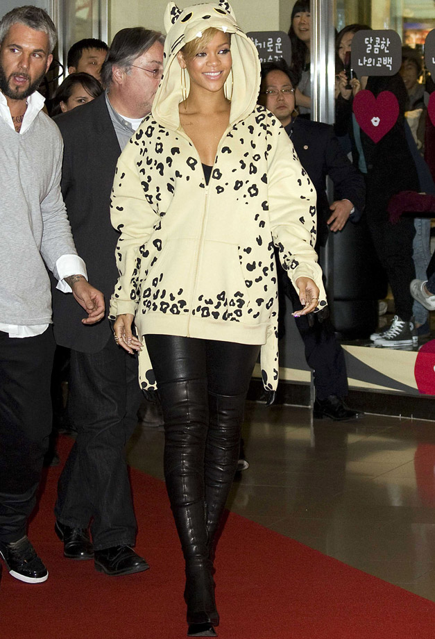 Rihanna - Everyone's Wearing Leather - Fashion - Celebrity - Rihanna - Everyone's Wearing Leather - Fashion - Celebrity -