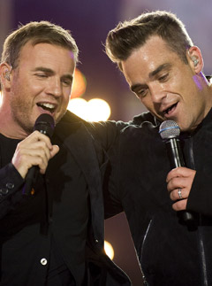 Robbie Williams and Gary Barlow - PICS! Robbie Williams and Gary Barlow reunite at Help for Heroes Concert - Help for Heroes - Celebrity - Marie Claire