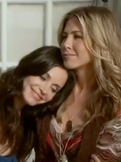 Jennifer Aniston and Courteney Cox - FIRST LOOK! Jennifer Aniston's debut with Courteney Cox on Cougar Town - Cougar Town - Friends - Celebrity News