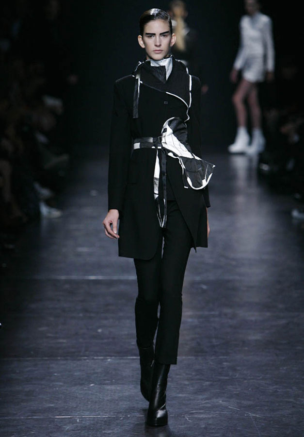 Ann Demeulemeester Spring/Summer 2011 Paris Fashion Week