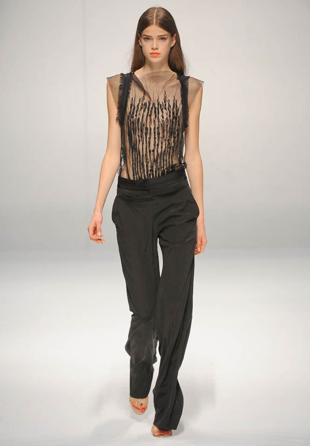 Sharon Wauchob Spring/Summer 2011 Paris Fashion Week
