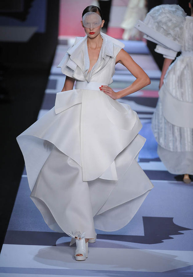 Viktor and Rolf Spring/Summer 2011 Paris Fashion Week