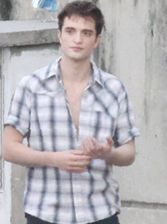 Robert-Pattinson-LP32