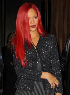 Rihanna debuts new long hairstyle - extensions