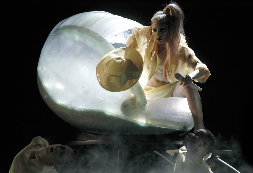 Lady Gaga - Grammys 2010 - Performance, on-stage, see, pics, pictures, The Grammy Awards, Marie Claire
