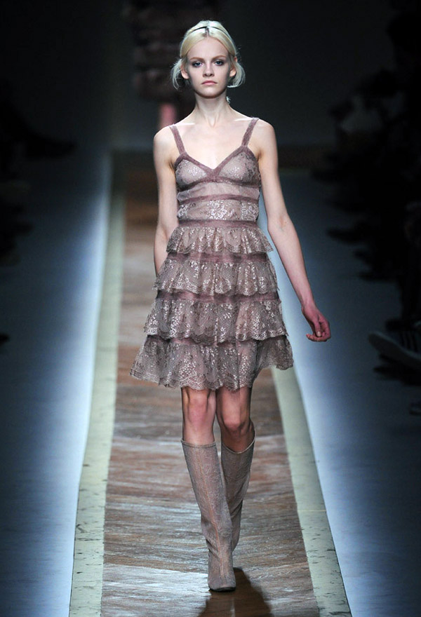 Valentino Autumn Winter 2011 paris fashion Week Catwalk Photos
