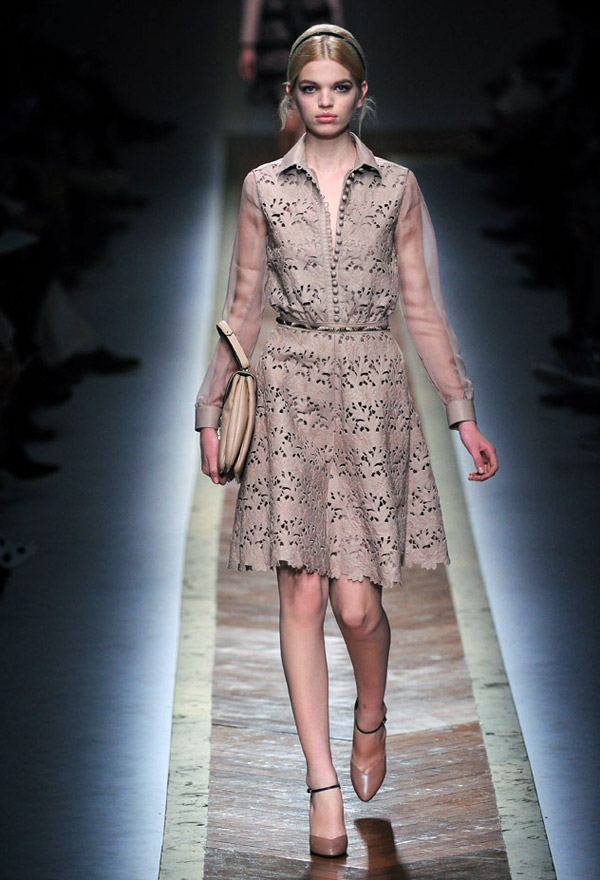 Valentino Autumn Winter 2011 paris fashion Week Catwalk Photos