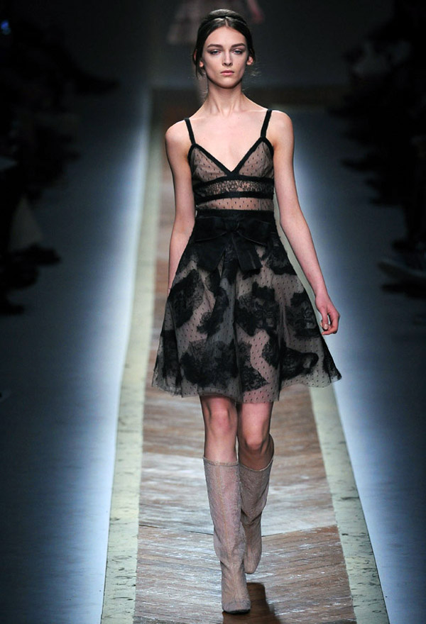 Valentino Autumn Winter 2011 paris fashion Week Catwalk Photos