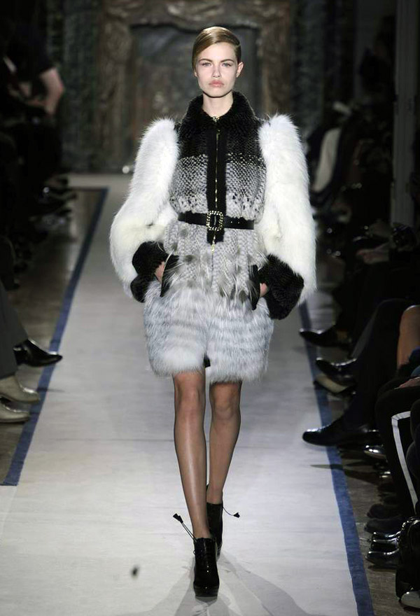 Yves Saint Laurent Autumn Winter 2011 Catwalk Photos