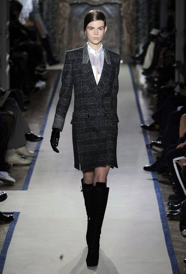 Yves Saint Laurent Autumn Winter 2011 Catwalk Photos