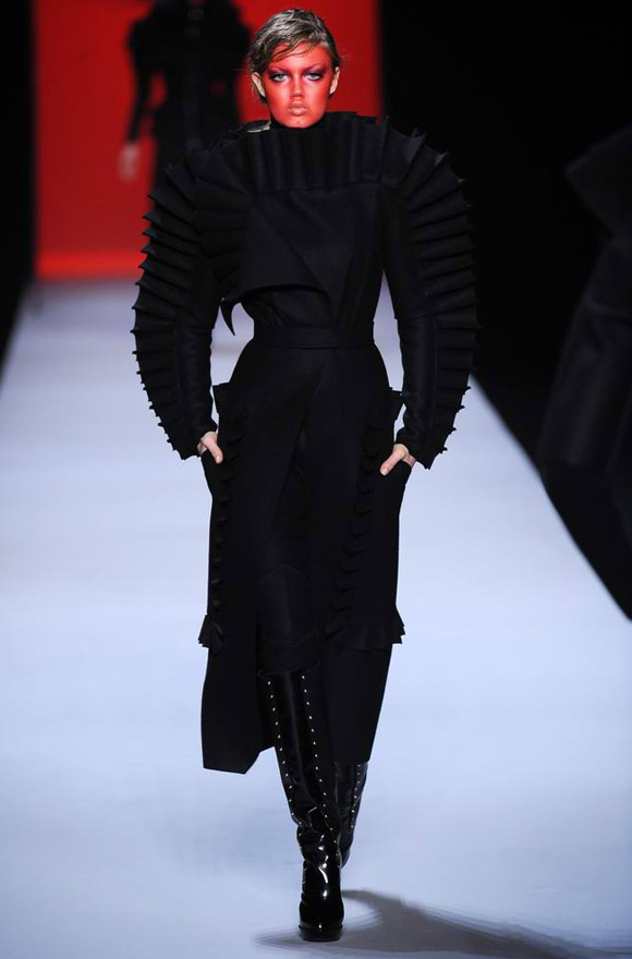 Viktor & Rolf Autumn Winter 2011 Catwalk Photos