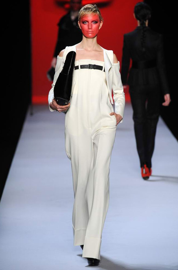 Viktor & Rolf Autumn Winter 2011 Catwalk Photos