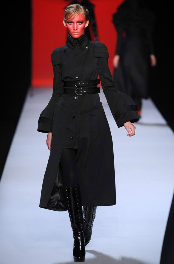 Viktor & Rolf Autumn Winter 2011 Catwalk Photos