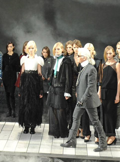 Chanel Autumn Winter 2011 Catwalk Show