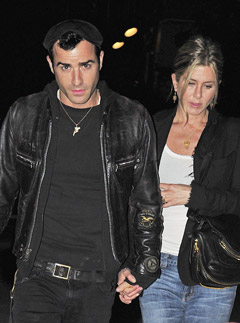 Jennifer Aniston & Justin Theroux - Jennifer Aniston & Justin Theroux - Brad Pitt - Brad Pitt & Jen Aniston?s near miss movie night - Marie Claire - Marie Claire UK