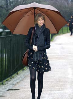 Taylor Swift Garticle, Taylor Swift in London, Taylor Swift Les Miserables, Taylor Swift in Les Miserables, Taylor Swift Princess Diana memorial, Taylor Swift London business, Taylor Swift Les Miserables movie, Taylor Swift les miserables role, Taylor Swift meets les miserables producer, 