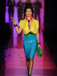 Jean Paul Gaultier Amy Winehouse, Jean Paul Gaultier, Jean Paul Gaultier Paris Fashion Week, Amy Winehouse, Mitch Winehouse, Twitter, Amy Winehouse dead, Amy Winehouse charity, Amy Winehouse tribute, Mitch Winehouse Twitter, Paris Fashion Week, Amy Winehouse style