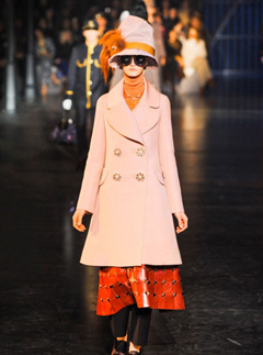 Louis Vuitton A/W, Paris Fashion Week, Marc Jacobs, Louis Vuitton Marc Jacobs, Louis Vuitton Marc Jacobs train, Louis Vuitton Marc Jacobs Paris Fashion Week, Louis Vuitton Marc Jacobs catwalk show, Louis Vuitton train on catwalk, fashion news, Mark Jacobs