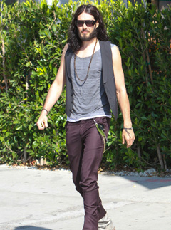 Russell Brand, Russell brand paparazzi, Russell Brand arrested, Russell Brand investigated by police, Russell Brand throws photographers phone, Russell Brand Katy Perry, Russell Brand Katy Perry divorce, Russell Brand news, Russell Brand New Orleans 