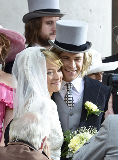 Olivia Wilde and Chris Hemsworth, Olivia Wilde, Chris Hemsworth, Rush, Rush film, Olivia Wilde films, Olivia Wilde movies, Olivia Wilde films, Chris Hemsworth films, Ron Howard, James Hunt, James Hunt film, Richard Burton, Suzy Miller, Olivia Wilde dating