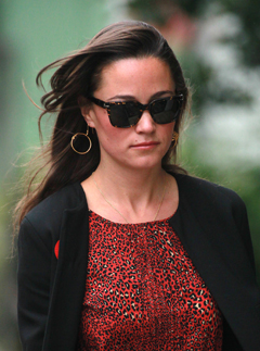 Pippa Middleton, Pippa Middleton gun, Pippa Middleton friend points gun, Pippa Middleton style, Kate Middleton, Kate and Pippa Middleton, Kate Middleton sister, Pippa Middleton boyfriend, Pippa Middleton photos, Kate and William, Prince William, Middleton