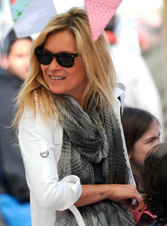 PICS: Kate Moss styles it up for countryside outing