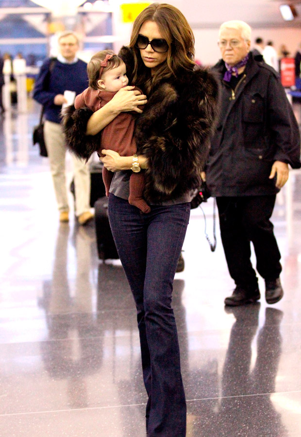 Victoria Beckham - Celebrity Airport Style - Celebrity Pictures - Marie Claire - Marie Claire UK