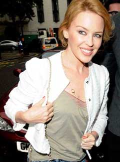 Kylie Minogue and Nicole Ritchie sport jeans and T-shirt trend