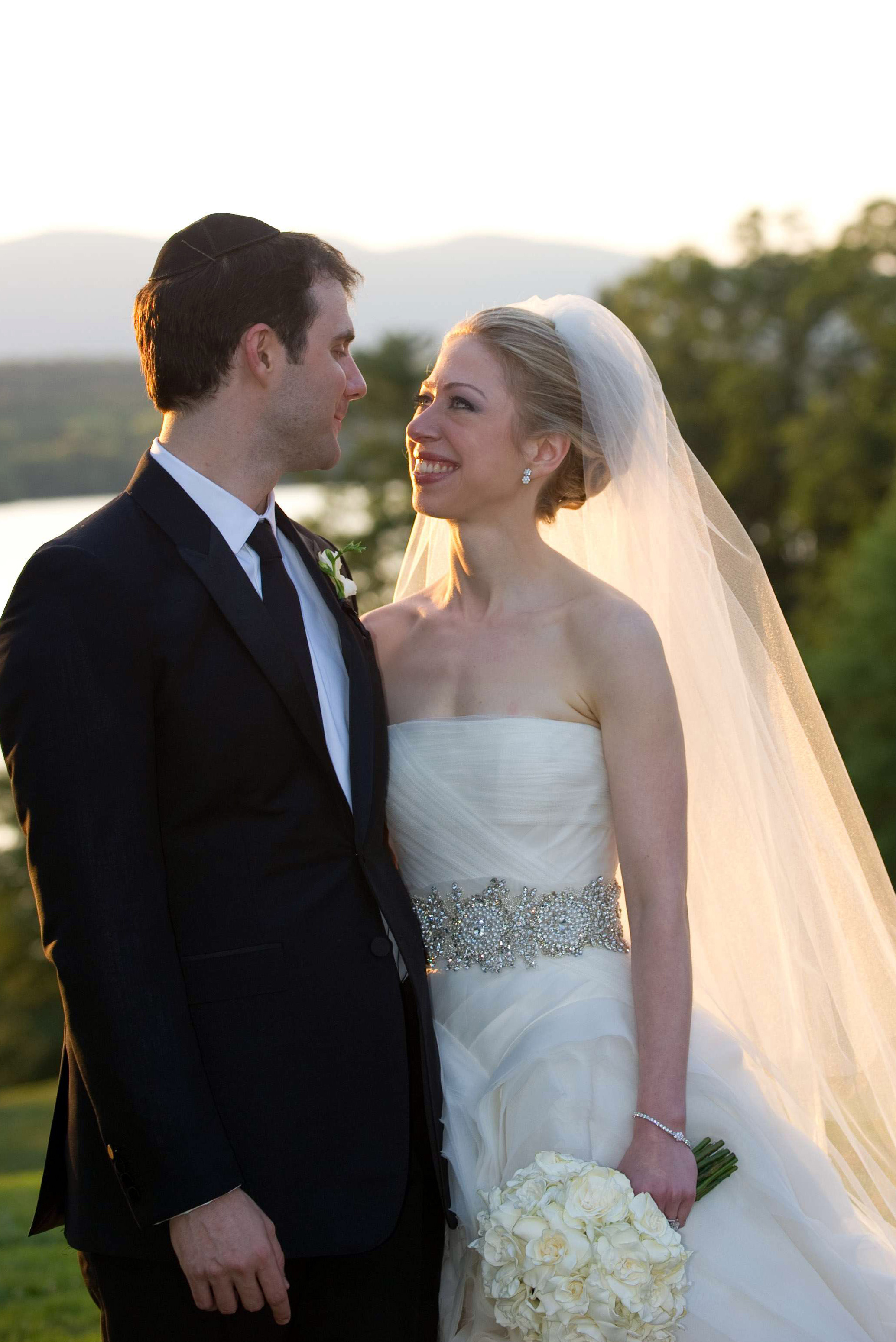 Chelsea Clinton wears vera wang on her wedding day Chelsea Clinton wears vera wang on her wedding day
