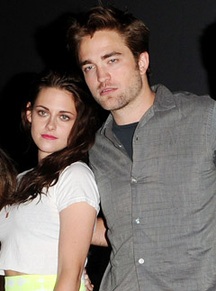 Robert Pattinson and Kristen Stewart joins the Twilight Breaking Dawn cast at Comic-Con