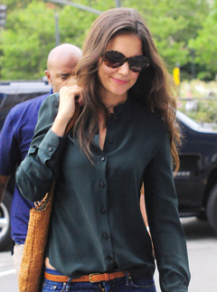 Katie Holmes Garticle