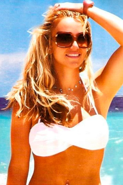 Britney Spears posts a picture of her in a bikini onto Pinterest