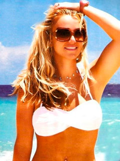 Britney Spears posts a picture of her in a bikini onto Twitter