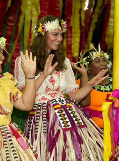 Kate Middleton dancing on Diamond Jubilee tour