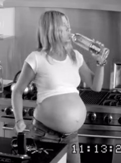Jennifer Aniston pregnant in new SmartWater advert